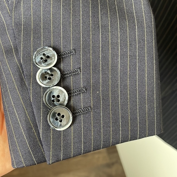 2 button Mens pinstripe Suit - Picture 5 of 6